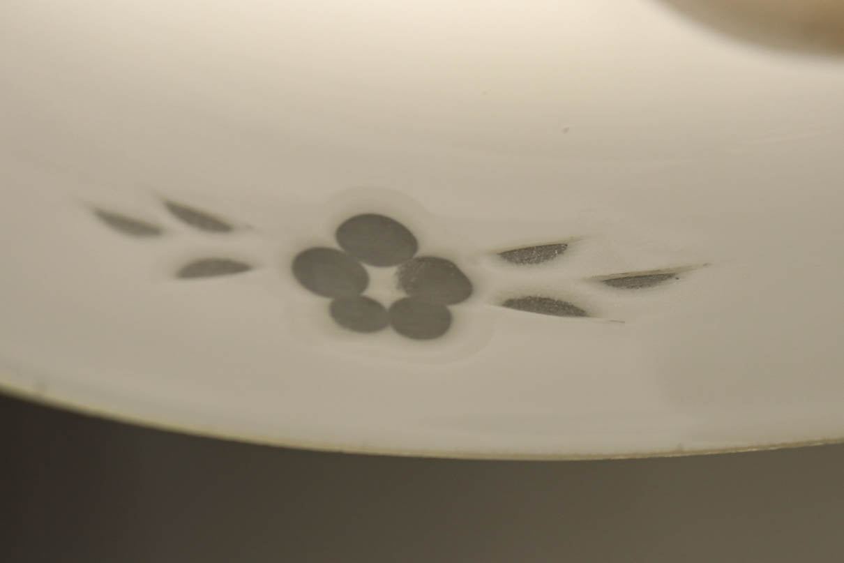 上品な透かし模様が浮かぶ電笠　DC8271