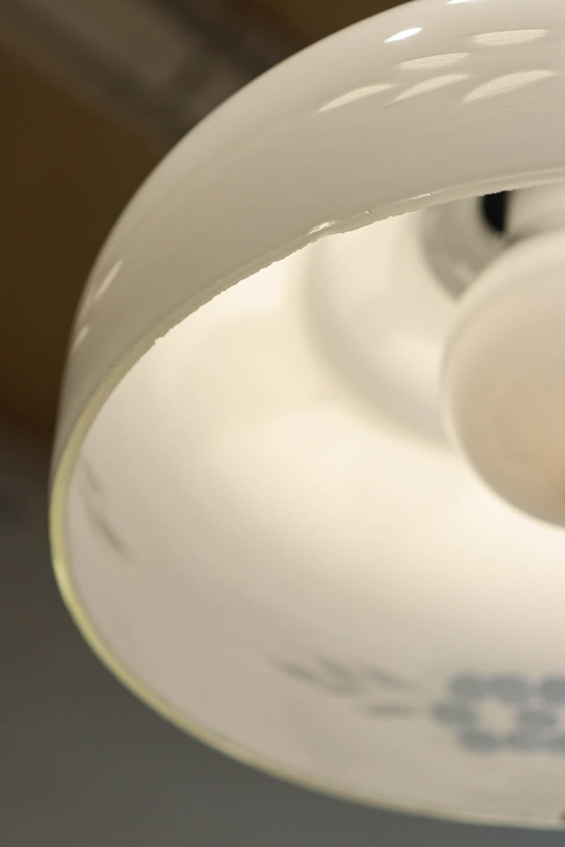 上品な透かし模様が浮かぶ電笠　DC8271