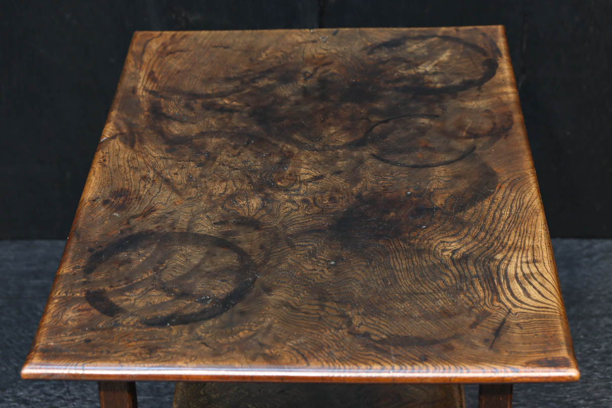 時代を経た味わい深い風合いの置台　DC8251