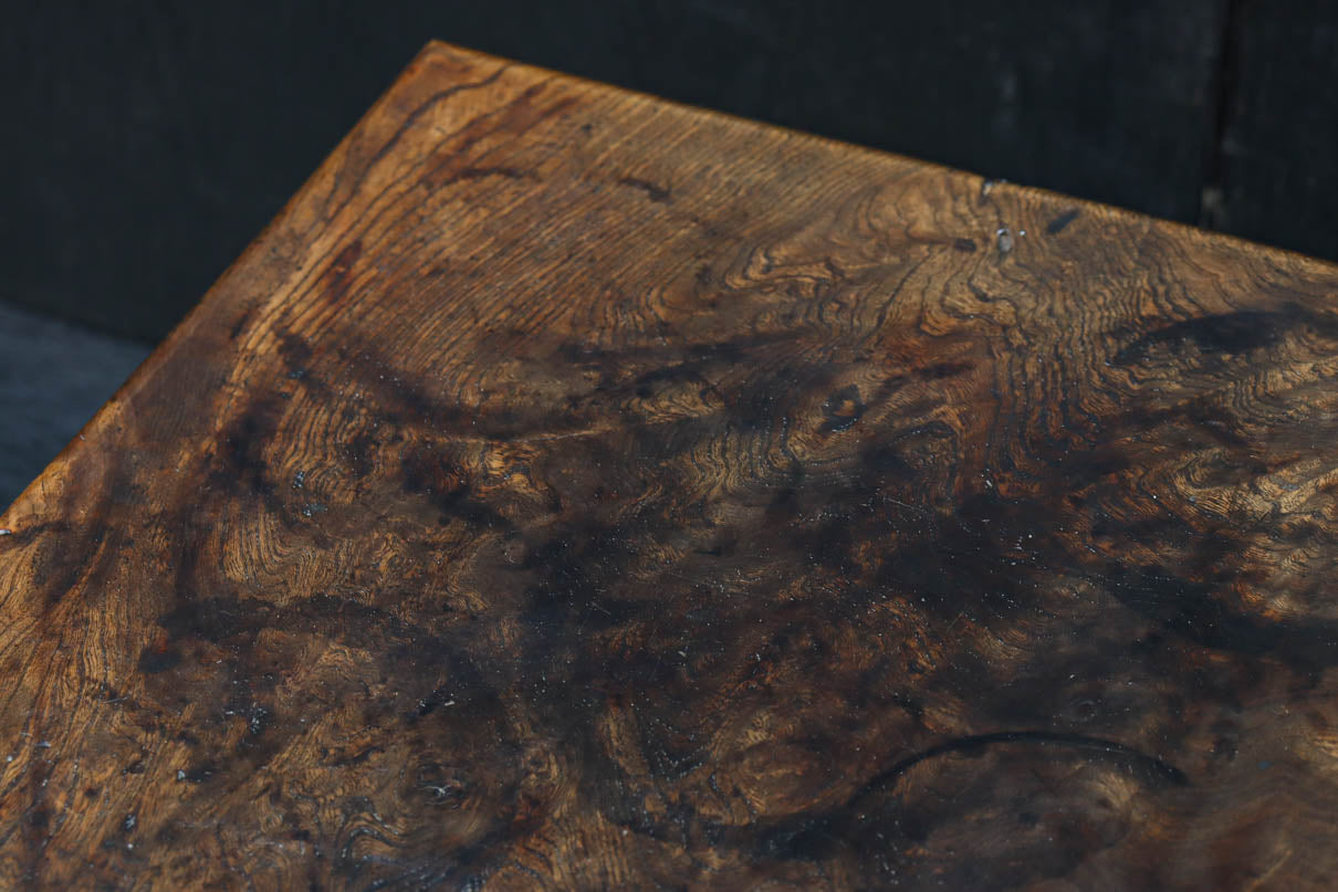 時代を経た味わい深い風合いの置台　DC8251