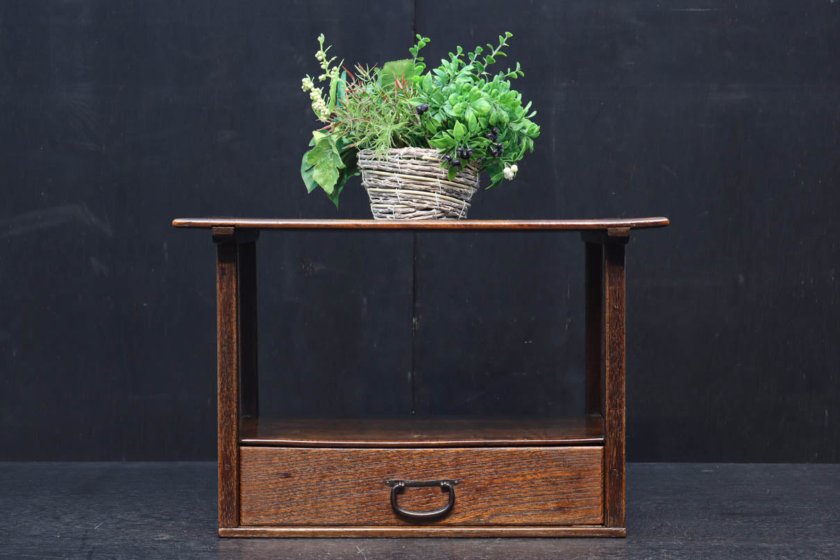 時代を経た味わい深い風合いの置台　DC8251