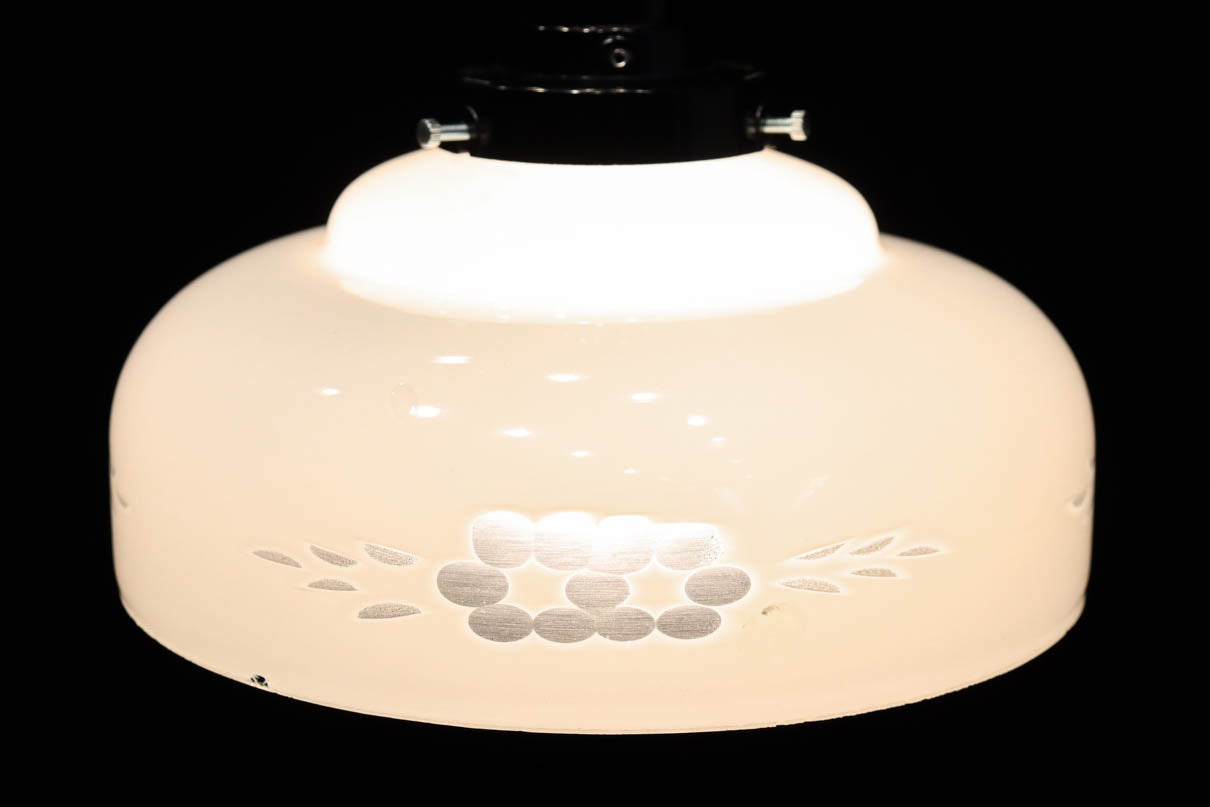 上品な透かし模様が浮かぶ電笠　DC8271