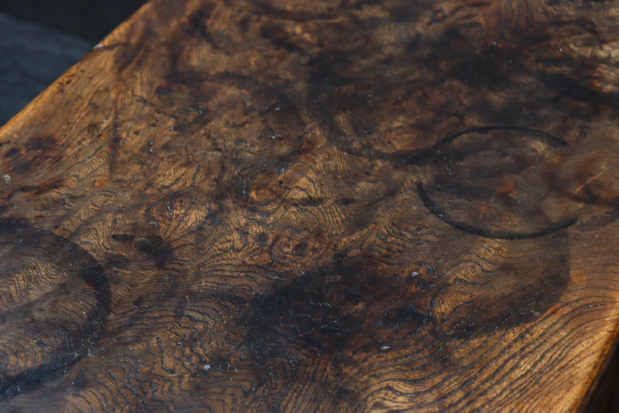 時代を経た味わい深い風合いの置台　DC8251