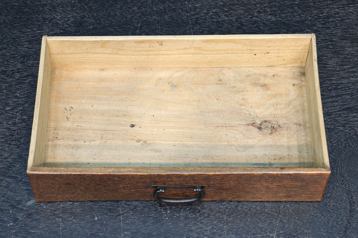 時代を経た味わい深い風合いの置台　DC8251