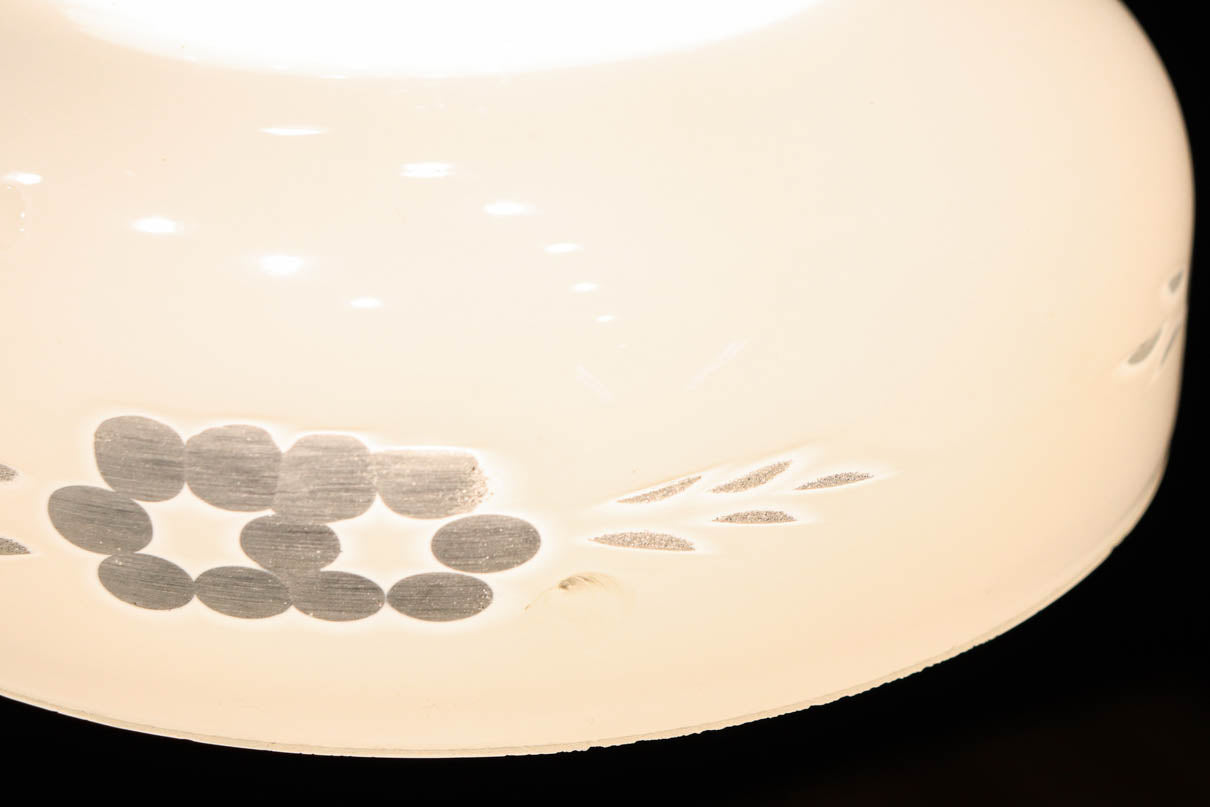 上品な透かし模様が浮かぶ電笠　DC8271