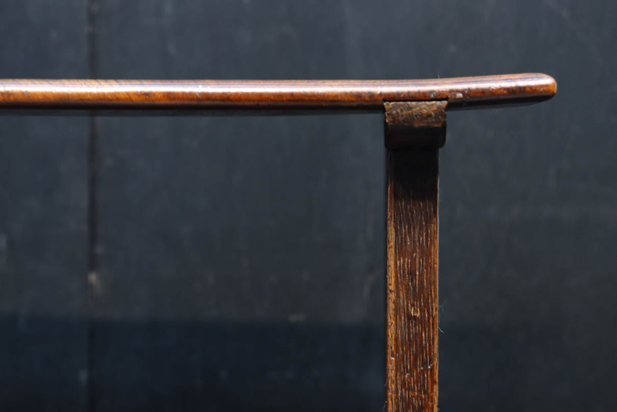 時代を経た味わい深い風合いの置台　DC8251