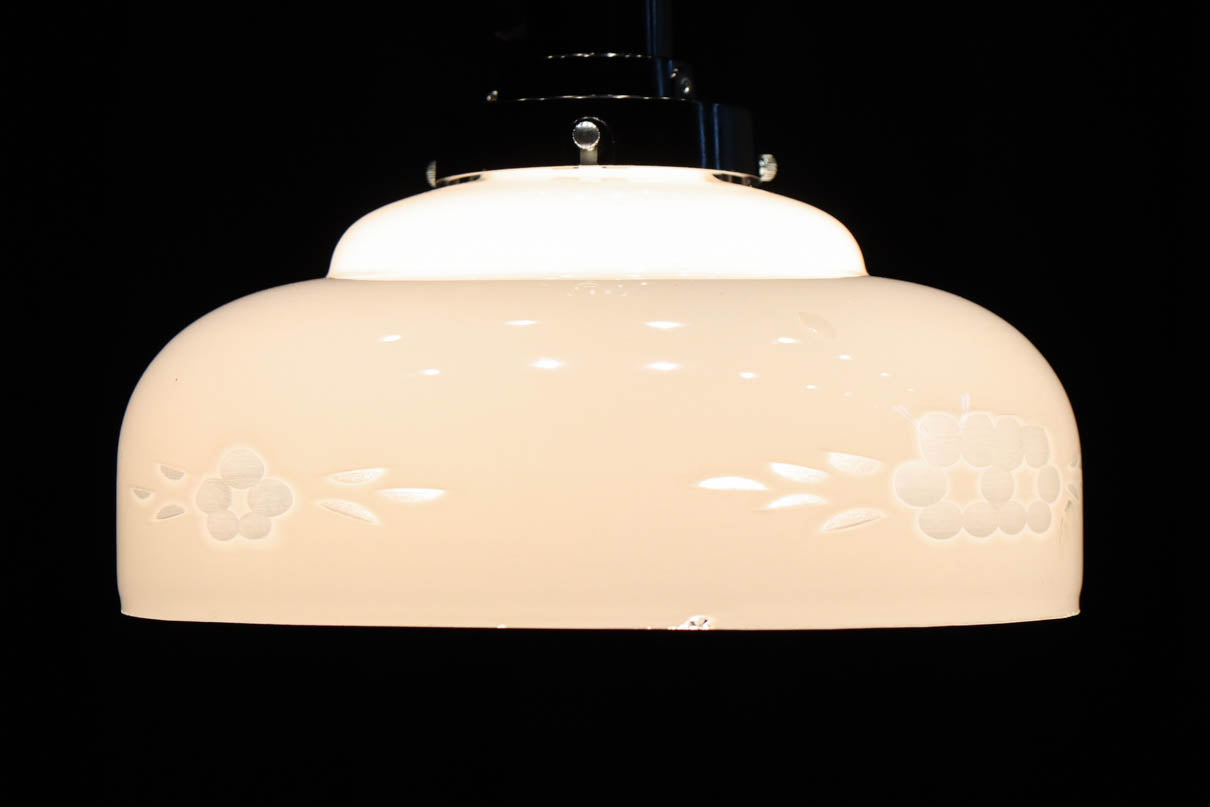 上品な透かし模様が浮かぶ電笠　DC8271