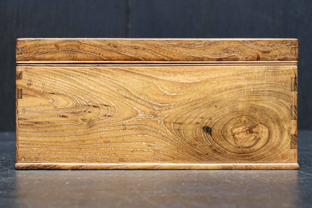 穏やかな流れの杢目で風情溢れる小物入れ　DC8252