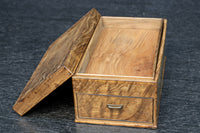 穏やかな流れの杢目で風情溢れる小物入れ　DC8252