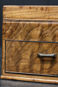 穏やかな流れの杢目で風情溢れる小物入れ　DC8252