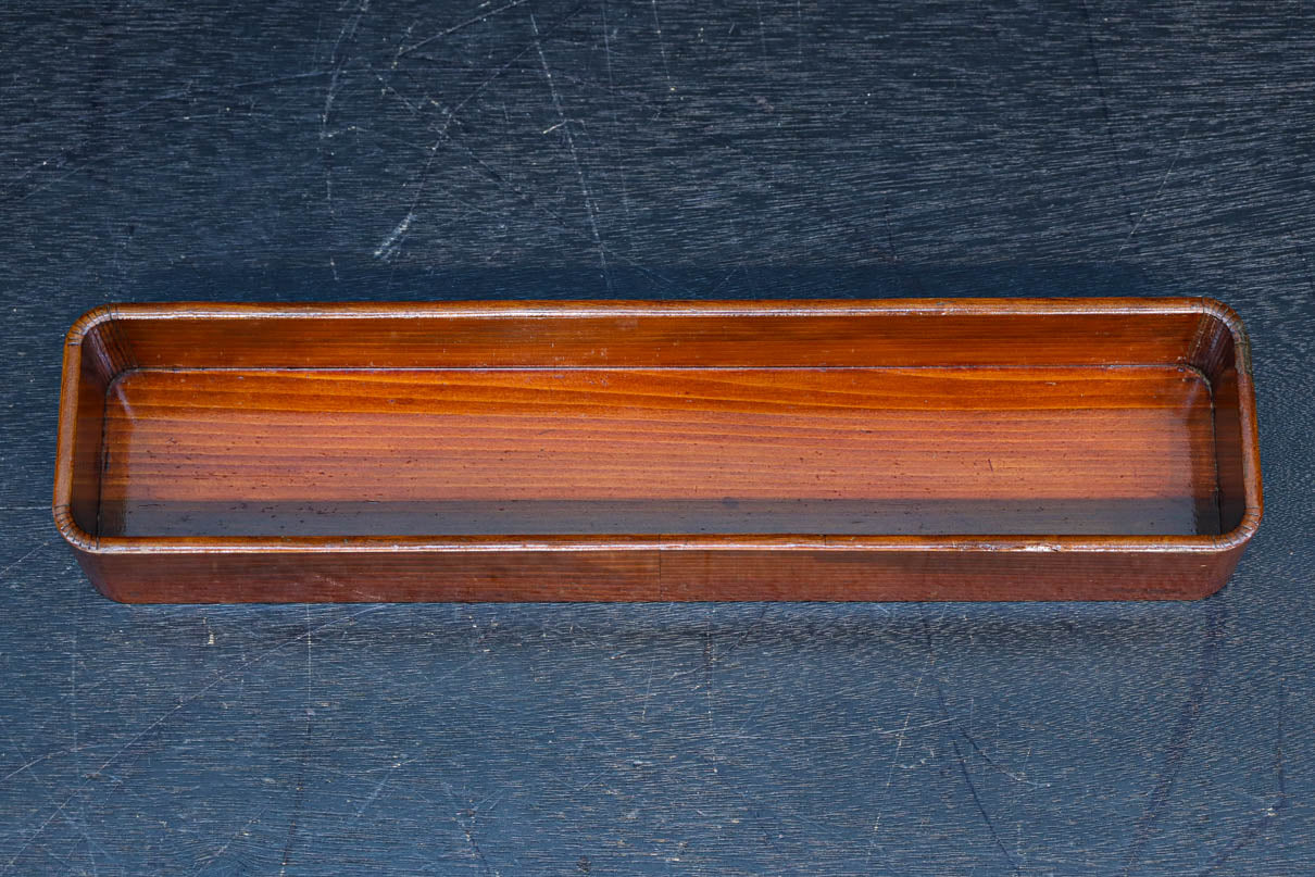 レトロ感のある色彩が温かみのある長方形の小箱　DC8256