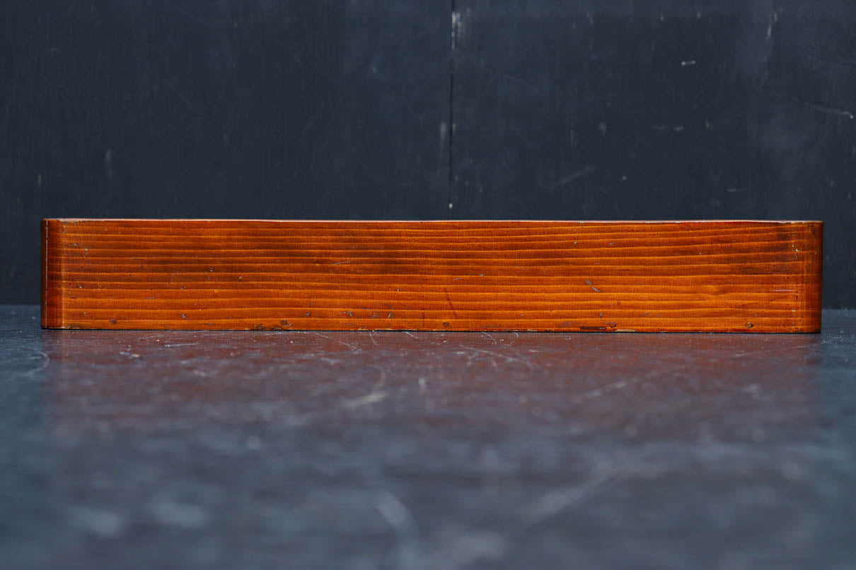 レトロ感のある色彩が温かみのある長方形の小箱　DC8256