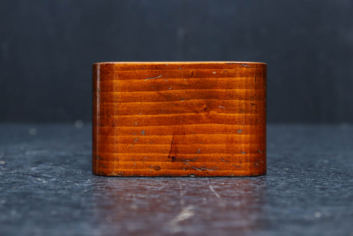 レトロ感のある色彩が温かみのある長方形の小箱　DC8256