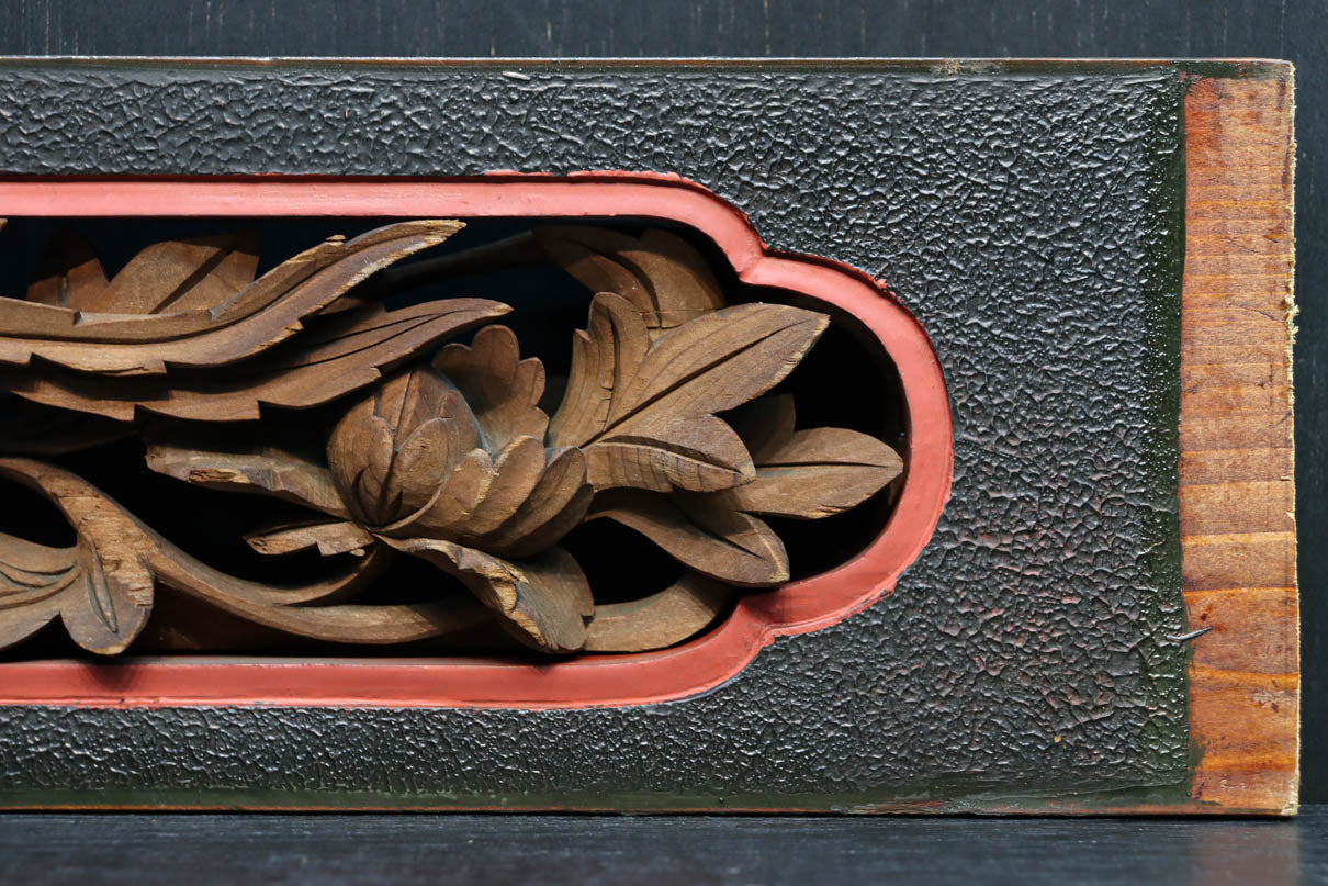 立体感のある彫刻が見栄えのする彫刻飾り　DC8257abc　在庫(a:1 b:1 c:1)個