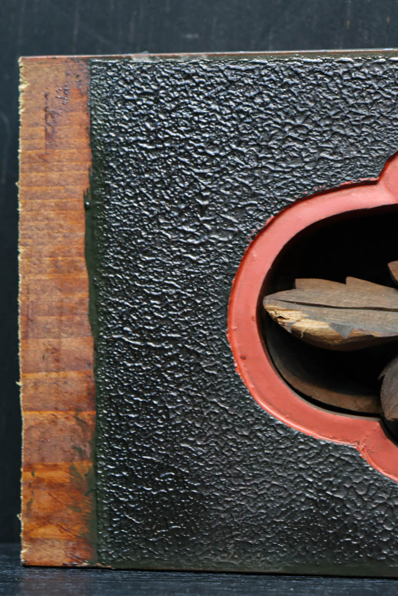 立体感のある彫刻が見栄えのする彫刻飾り　DC8257abc　在庫(a:1 b:1 c:1)個