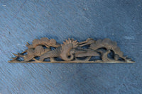 松と鶴の穏やかな風景を描いた小型彫刻飾り　DC8259