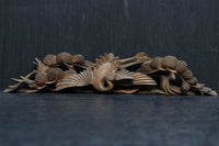 松と鶴の穏やかな風景を描いた小型彫刻飾り　DC8259