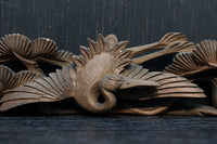 松と鶴の穏やかな風景を描いた小型彫刻飾り　DC8259