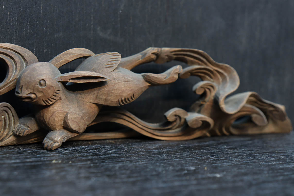 稀少！！可愛らしい波兎(なみうさぎ)の彫刻飾り　DC8260a