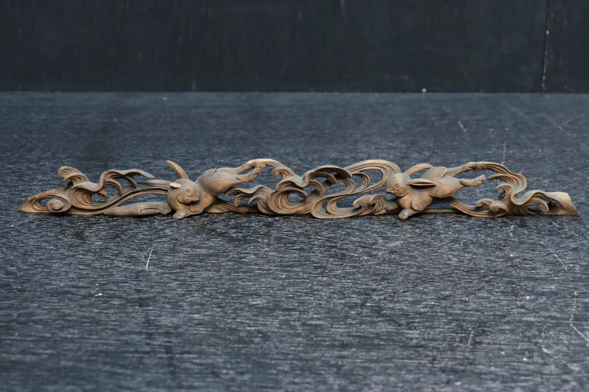 稀少！！可愛らしい波兎(なみうさぎ)の彫刻飾り　DC8260a