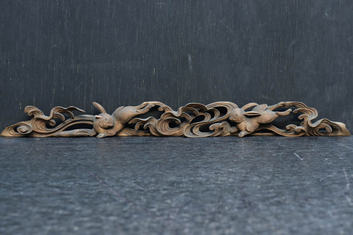 稀少！！可愛らしい波兎(なみうさぎ)の彫刻飾り　DC8260a