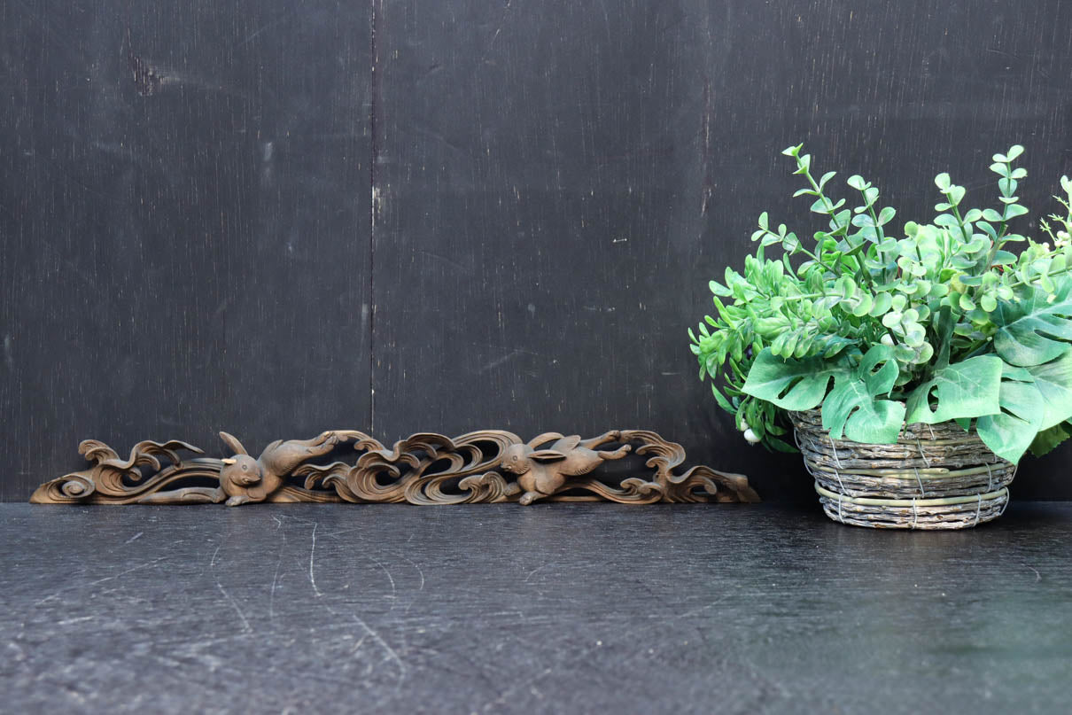 稀少！！可愛らしい波兎(なみうさぎ)の彫刻飾り　DC8260a