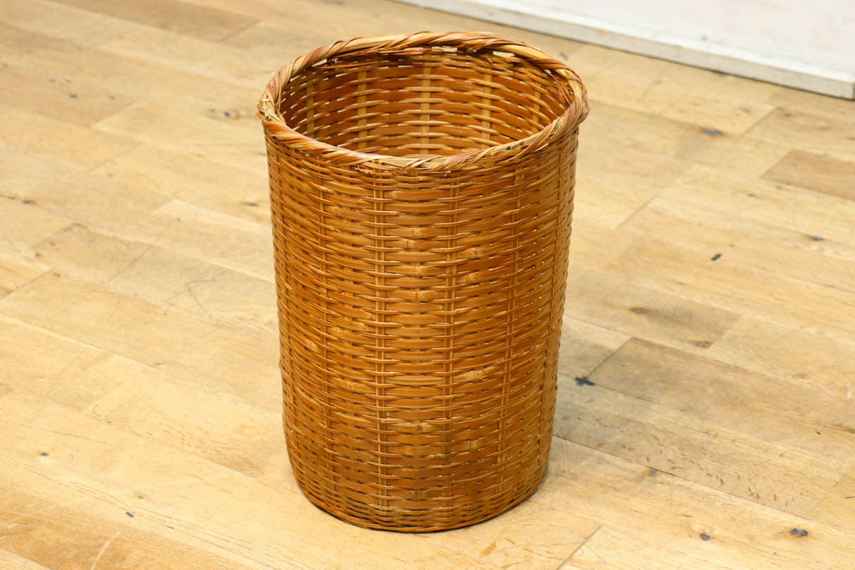 綺麗な艶色をした円柱型の編みカゴ　DC8265