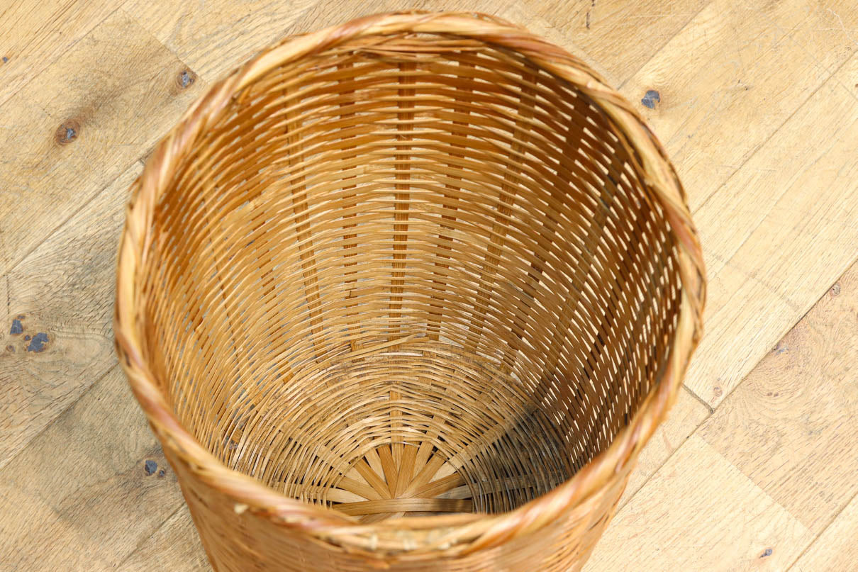綺麗な艶色をした円柱型の編みカゴ　DC8265