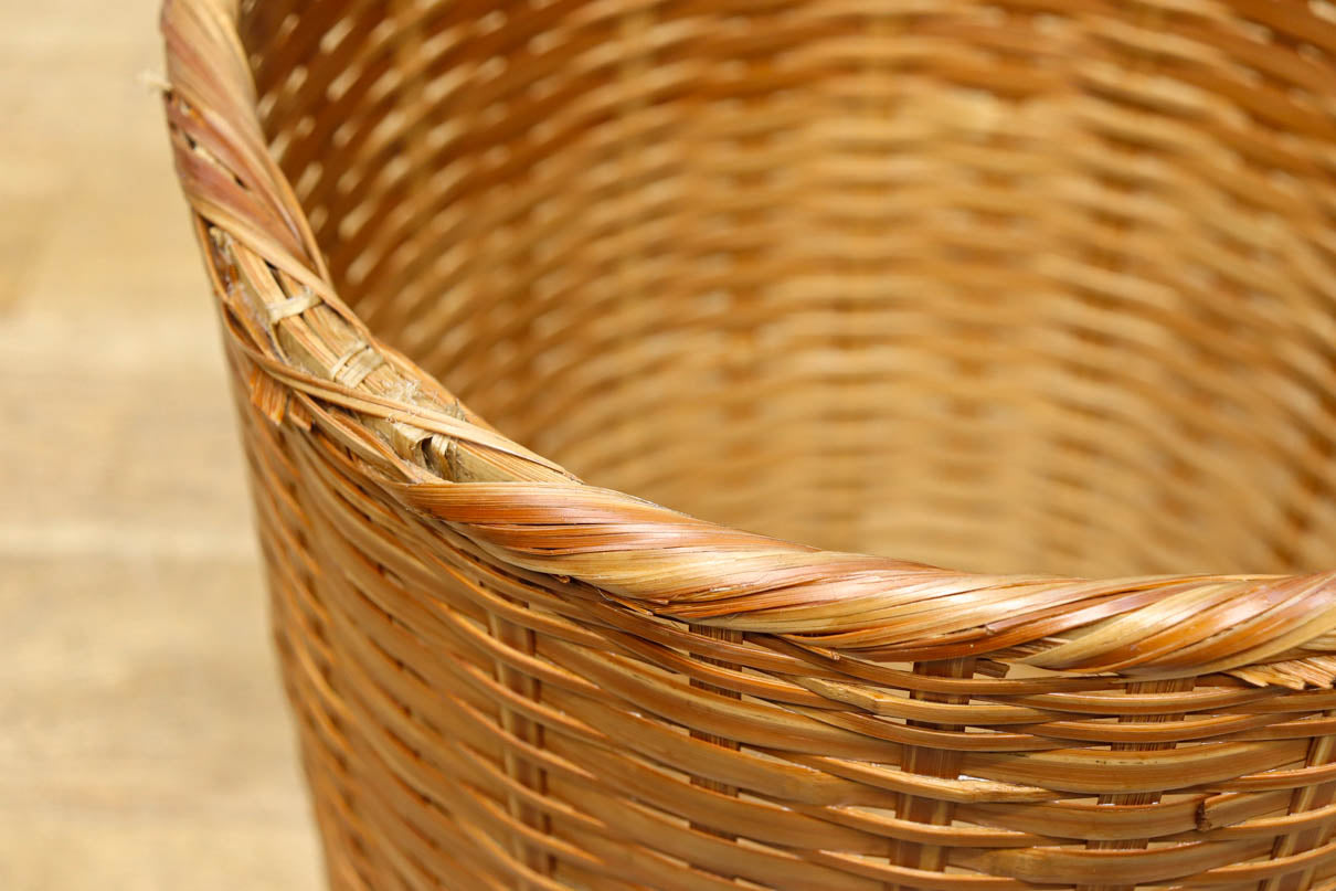 綺麗な艶色をした円柱型の編みカゴ　DC8265