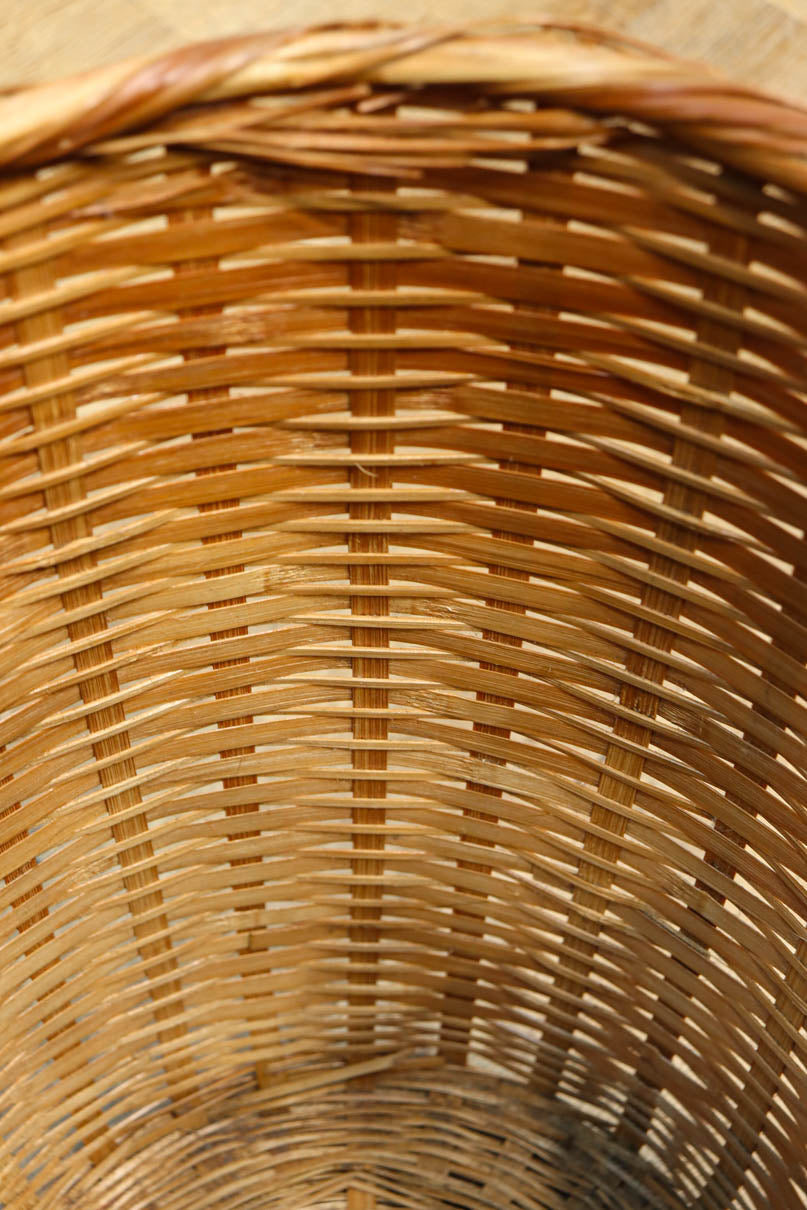 綺麗な艶色をした円柱型の編みカゴ　DC8265