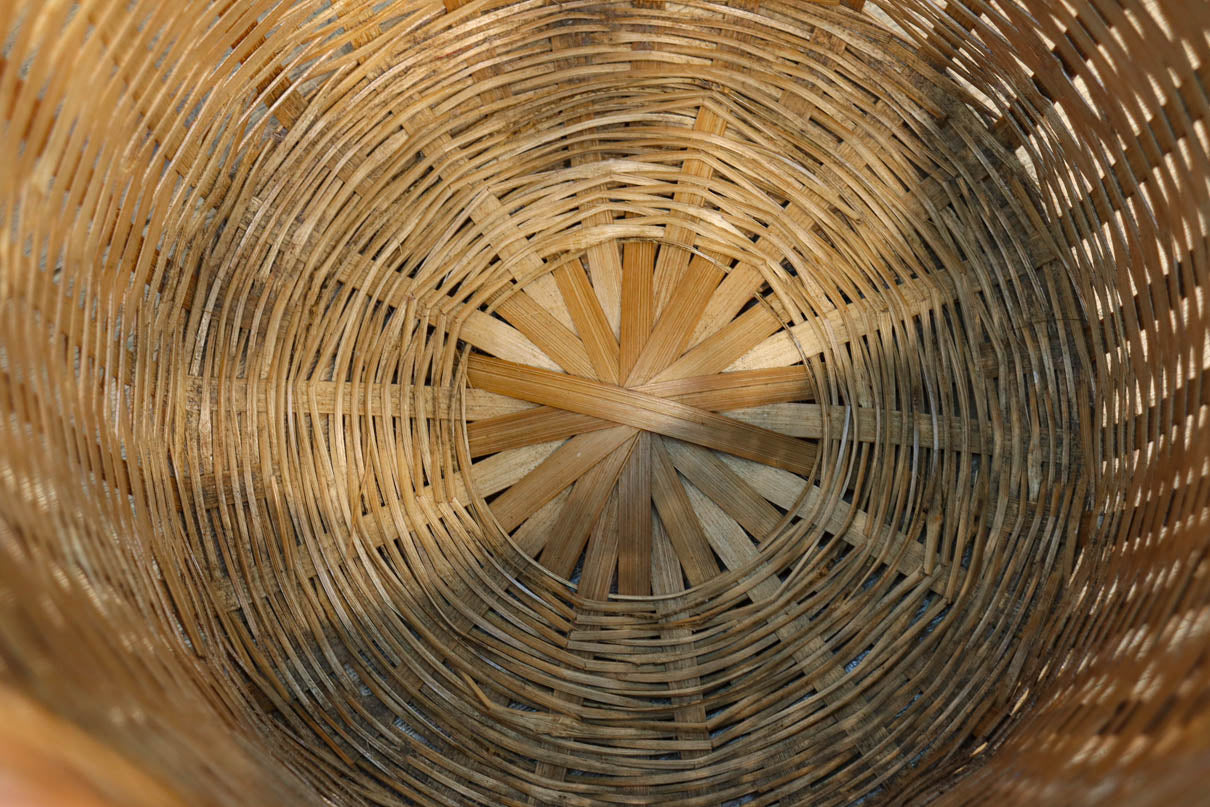 綺麗な艶色をした円柱型の編みカゴ　DC8265