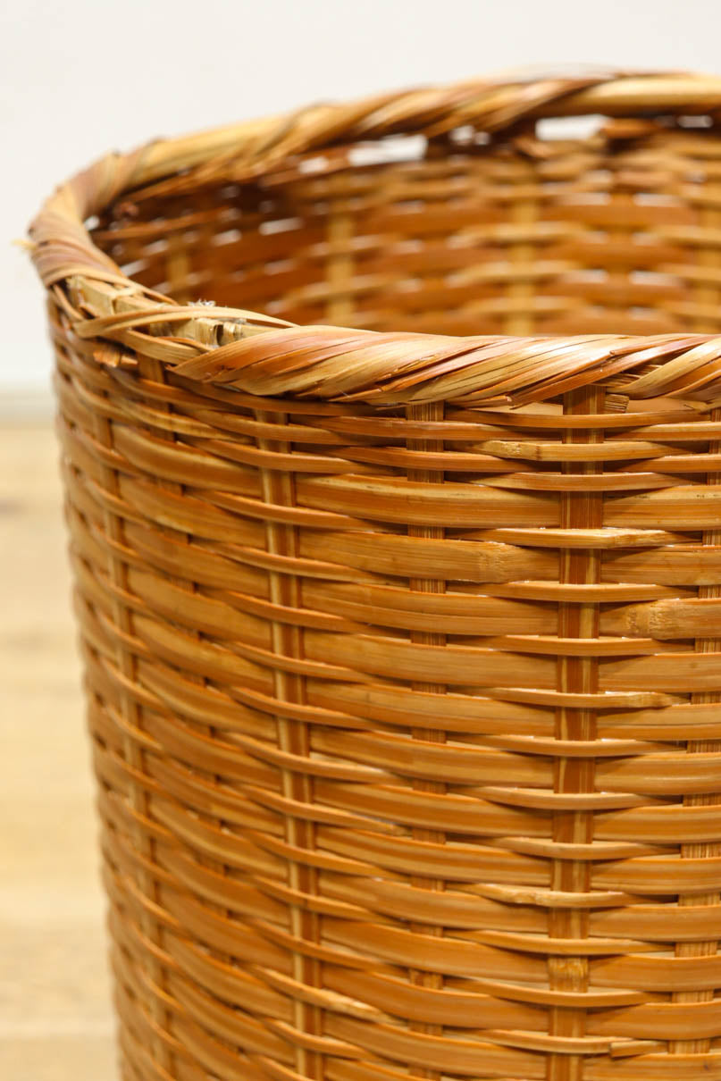綺麗な艶色をした円柱型の編みカゴ　DC8265