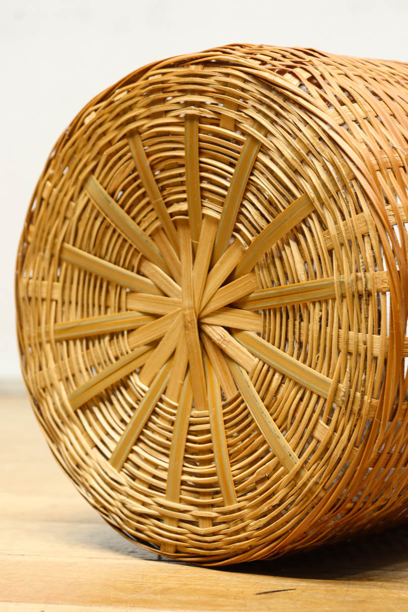 綺麗な艶色をした円柱型の編みカゴ　DC8265