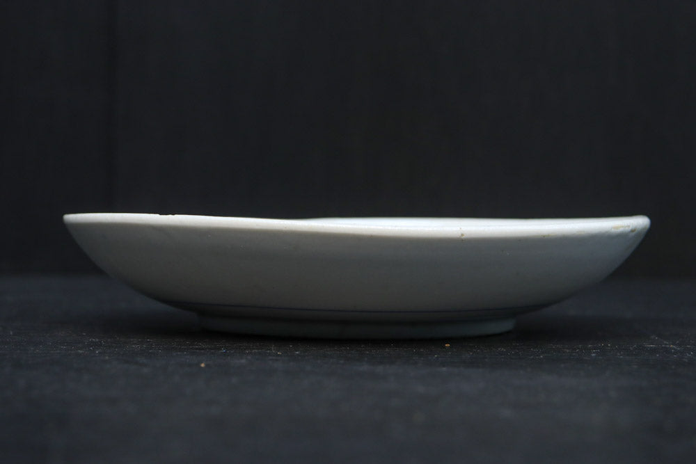 富士山と帆船が浮かぶ水辺の風景を描いた染付中皿　DC8267　在庫4枚