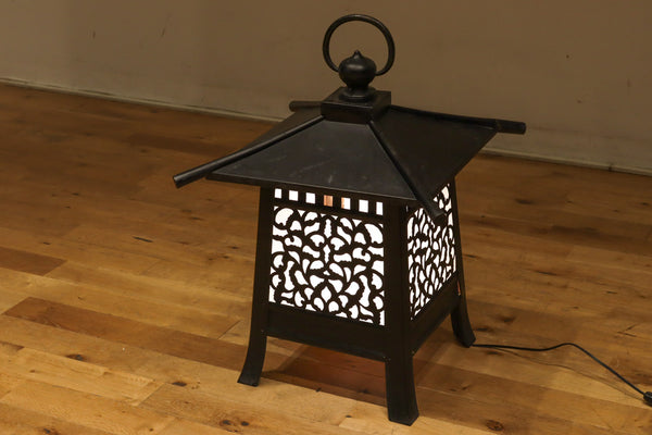 超大型サイズ!! 優しい明りがこぼれるワーロン入り鉄製灯籠　DC8273