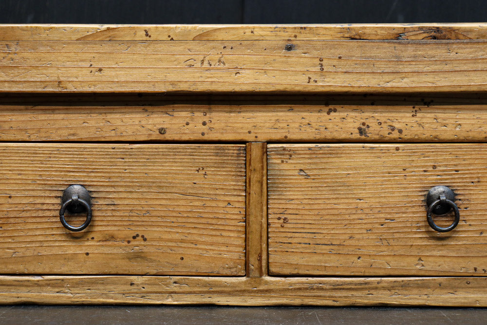 古色を帯びた木地色の蓋付きの木箱　DC8278