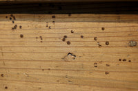 古色を帯びた木地色の蓋付きの木箱　DC8278