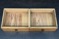 古色を帯びた木地色の蓋付きの木箱　DC8278