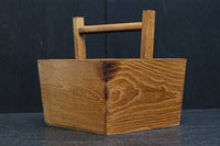 穏やかな杢目模様の持ち手付き炭入れ　DC8289