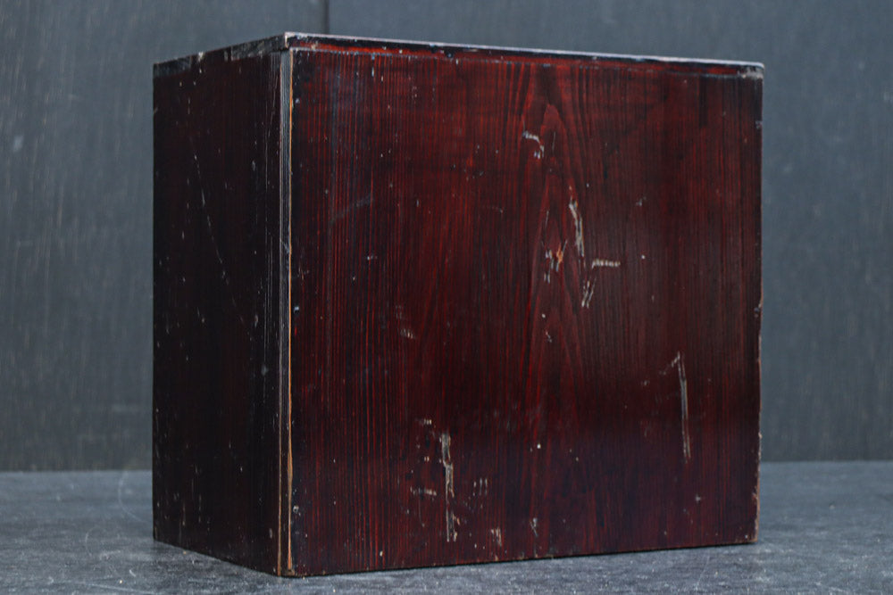 前面ツートンカラーでレトロ感溢れる針箱　DC8304