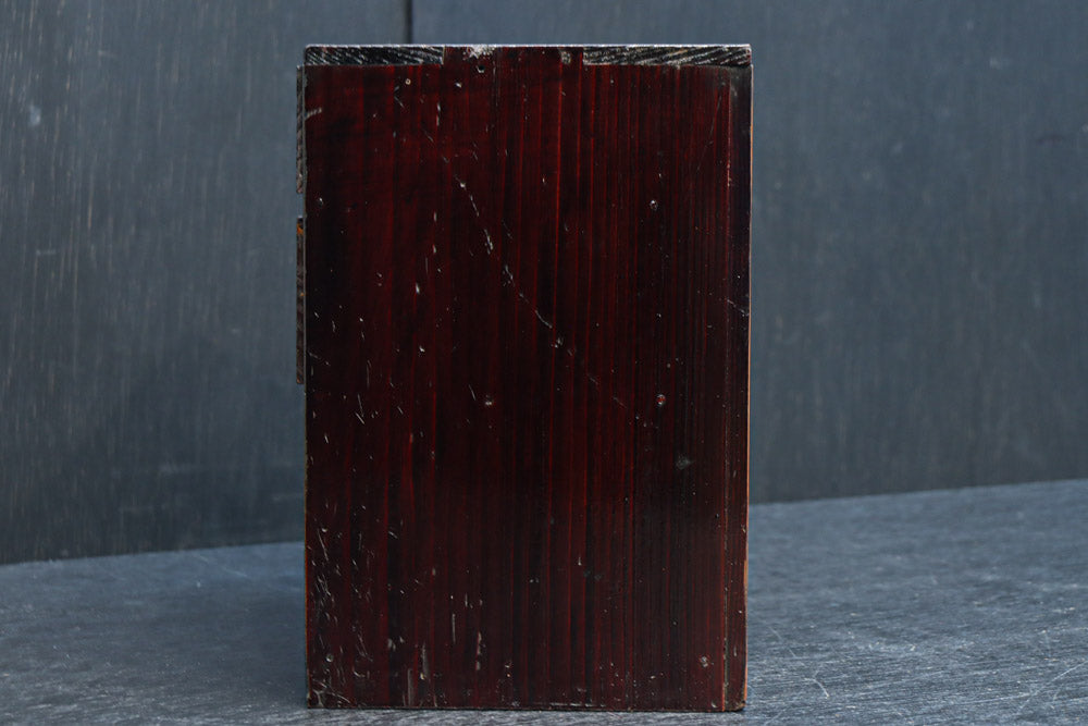 前面ツートンカラーでレトロ感溢れる針箱　DC8304