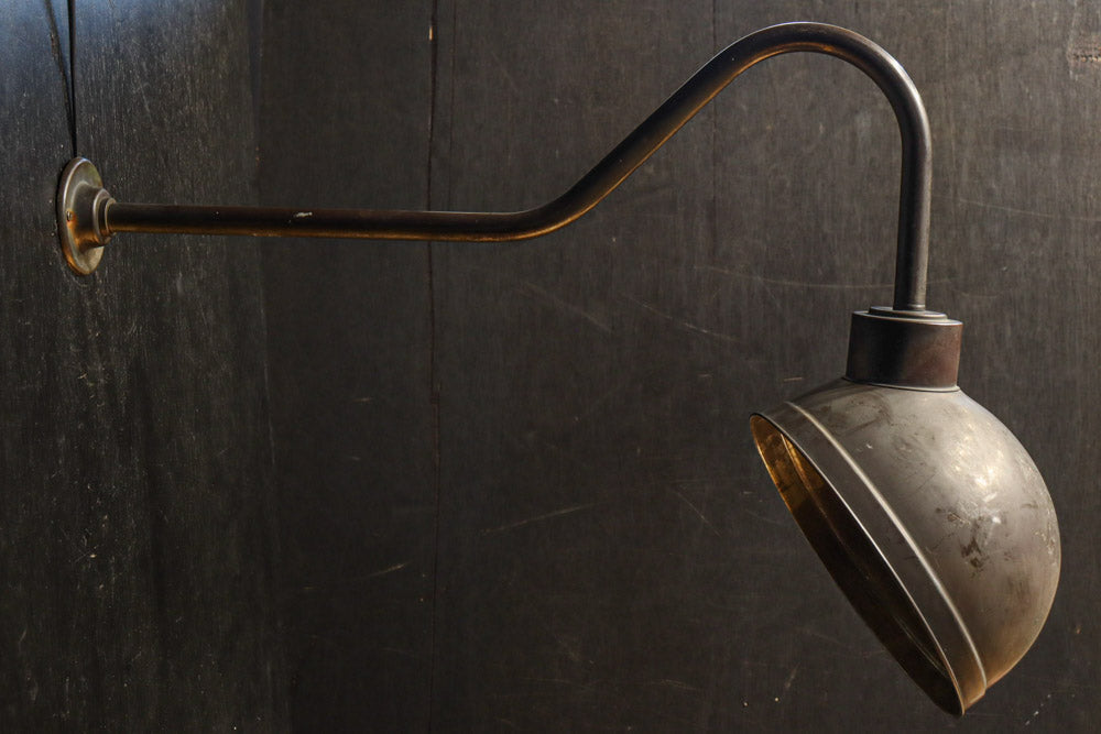 特大サイズ!! 真鍮の鈍い輝きが味わいを深める特大ブラケット　DC8306