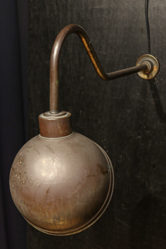 特大サイズ!! 真鍮の鈍い輝きが味わいを深める特大ブラケット　DC8306