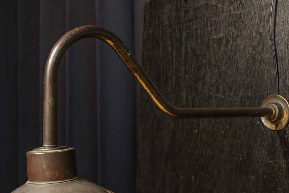 特大サイズ!! 真鍮の鈍い輝きが味わいを深める特大ブラケット　DC8306