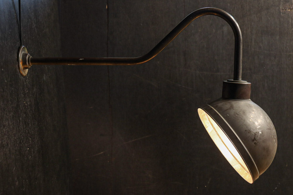 特大サイズ!! 真鍮の鈍い輝きが味わいを深める特大ブラケット　DC8306