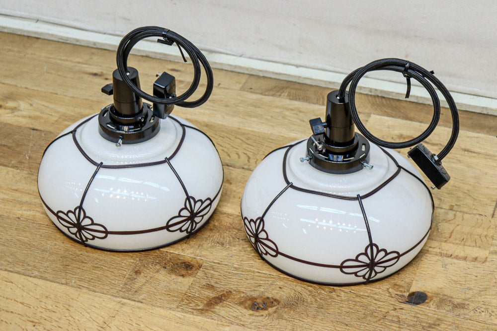 菊菱装飾を施した気品ある電笠　DC8315　在庫2個