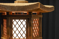 珍品!! 自然の風合いが温かみある木製の灯籠　DC8327