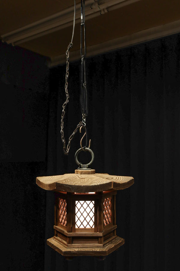 珍品!! 自然の風合いが温かみある木製の灯籠　DC8327