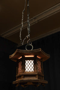 珍品!! 自然の風合いが温かみある木製の灯籠　DC8327