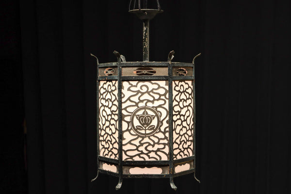 2種類の和柄文様で和の趣きある天井直付け吊り灯籠　DC8328